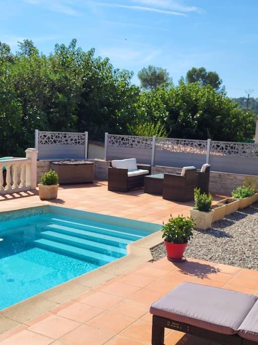 Cosy Rez-De-Jardin De Villa Бриньол Екстериор снимка